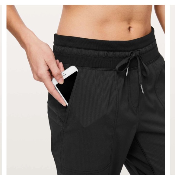 Lululemon Dance Studio Crop 25" Black Athletic Pants Size 4 - Picture 4 of 10